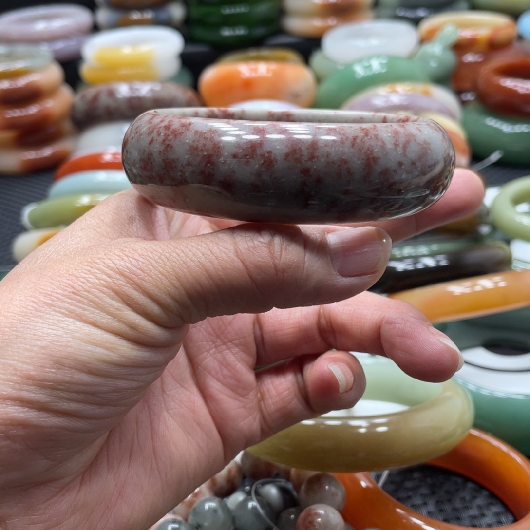 石英岩玉未镶嵌手镯