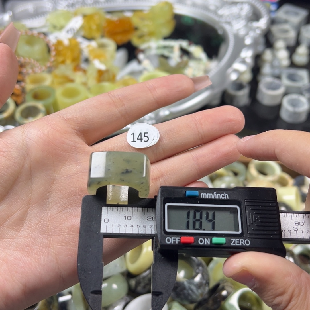 蛇纹石玉未镶嵌戒指