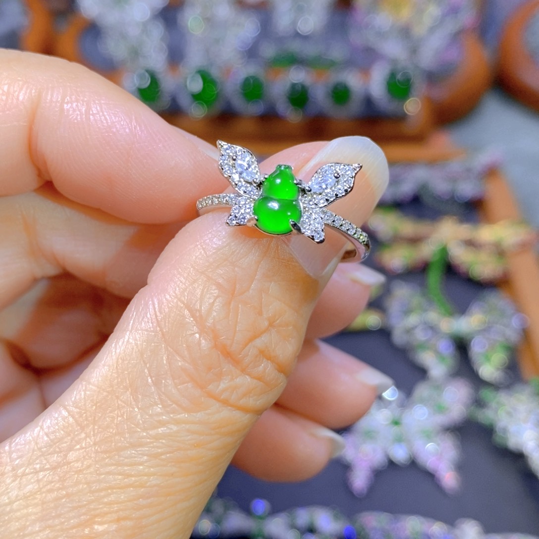 翡翠颈饰银S925镶嵌天然翡翠