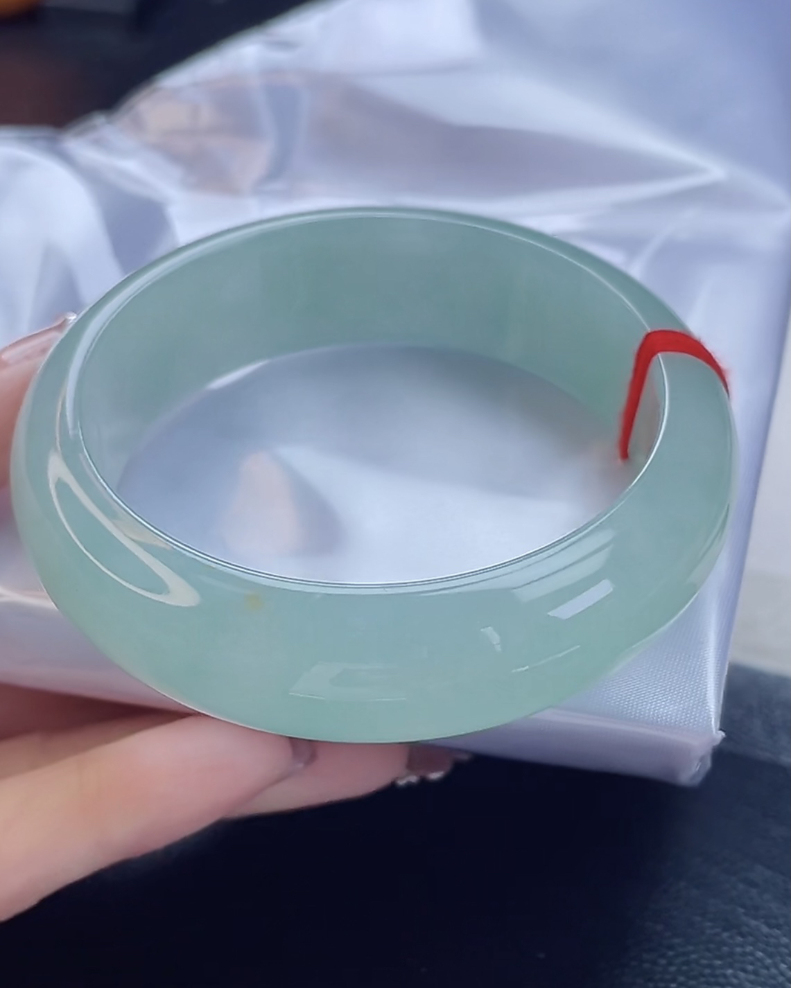 翡翠手镯未镶嵌翡翠