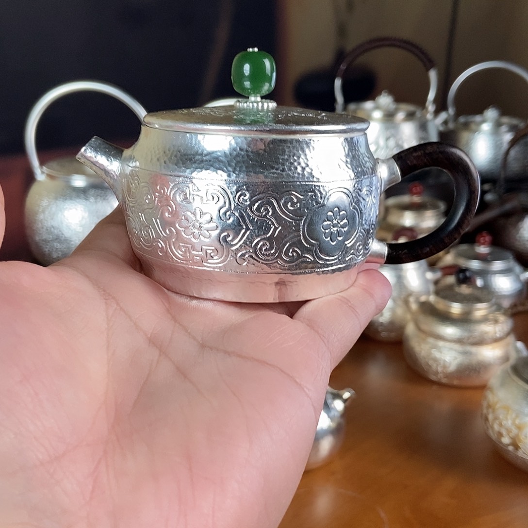 曹***济纯手工制作一银衣壶