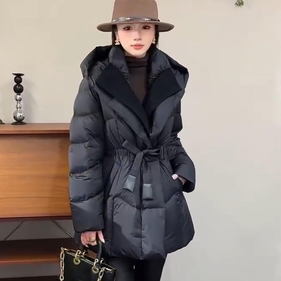 WYFS又轻又暖显瘦收腰薄连帽鹅绒服