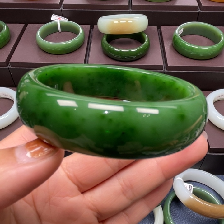 和田玉未镶嵌手镯