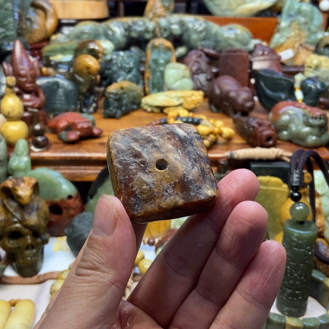 岫岩河磨玉（透闪石质玉）把件未镶嵌