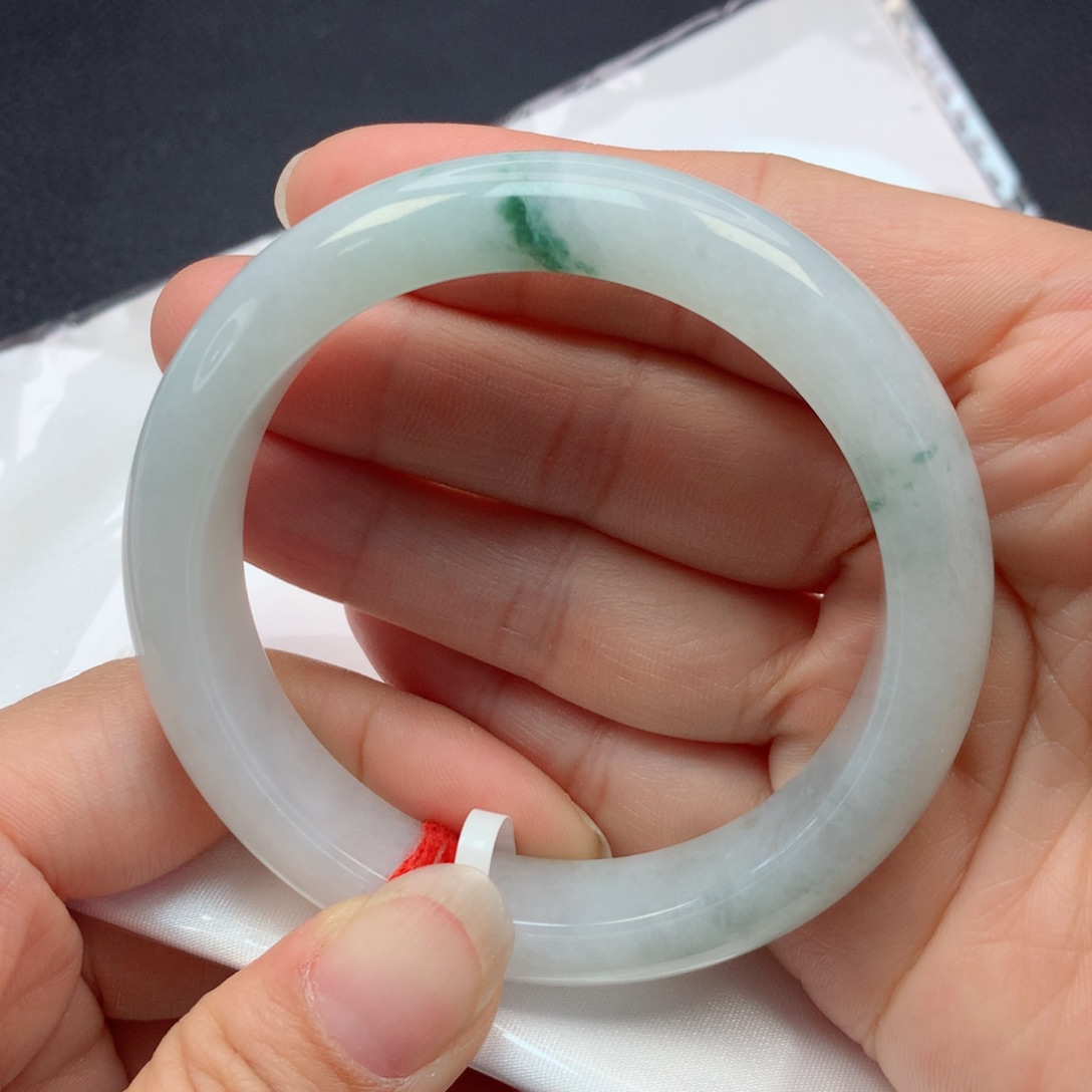 翡翠手镯未镶嵌56圈