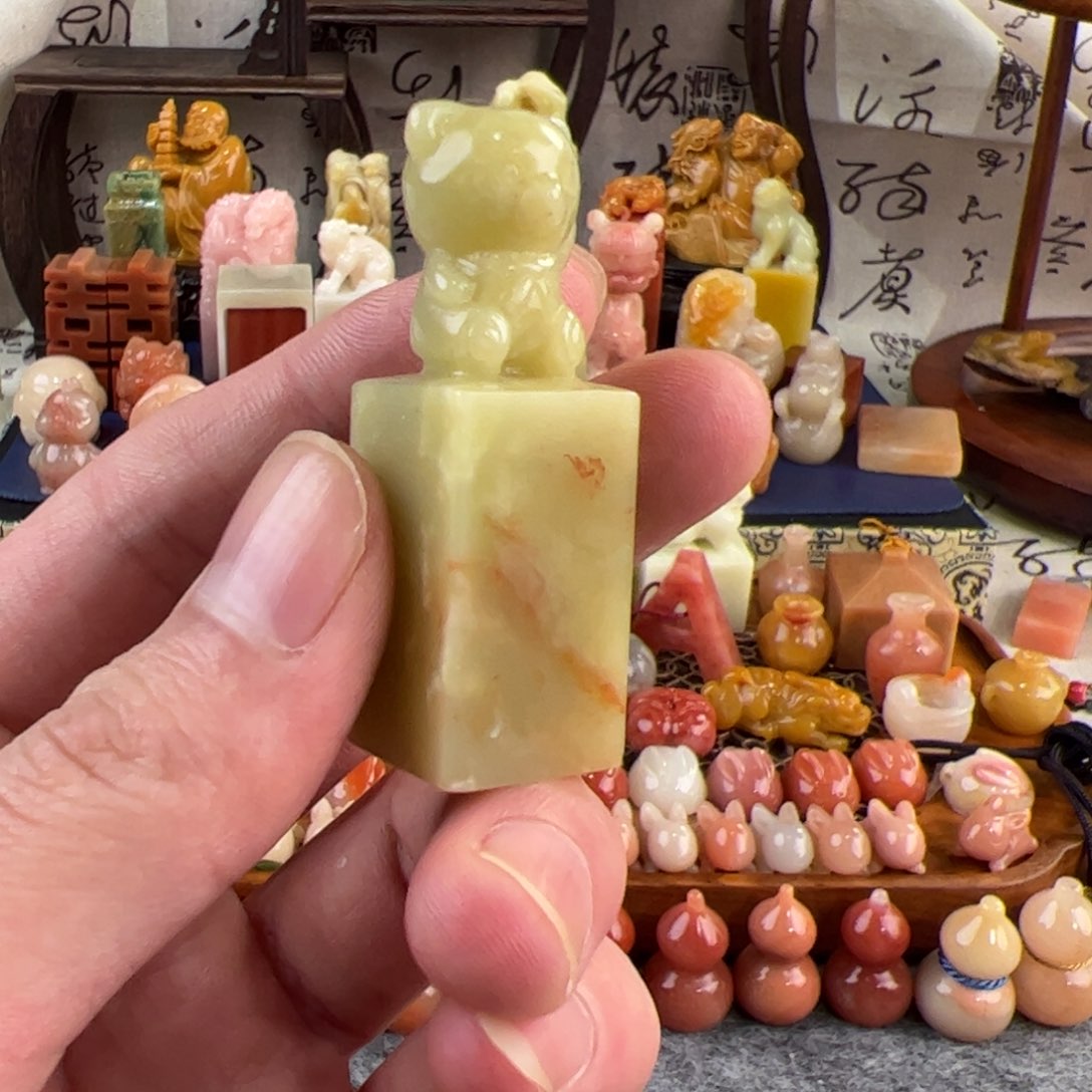 青田石封门青小熊纽章1