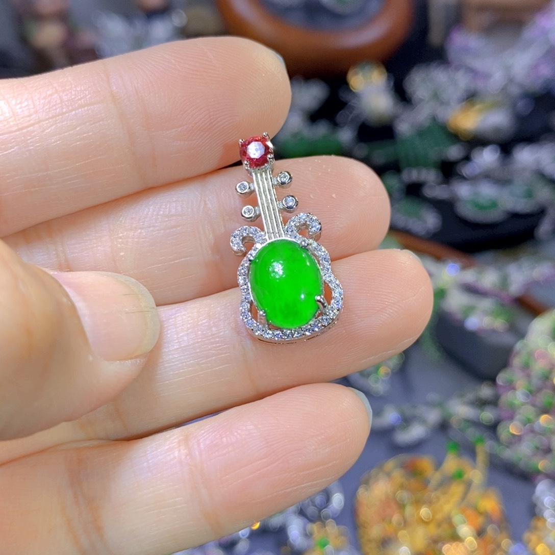 翡翠颈饰银S925镶嵌天然翡翠