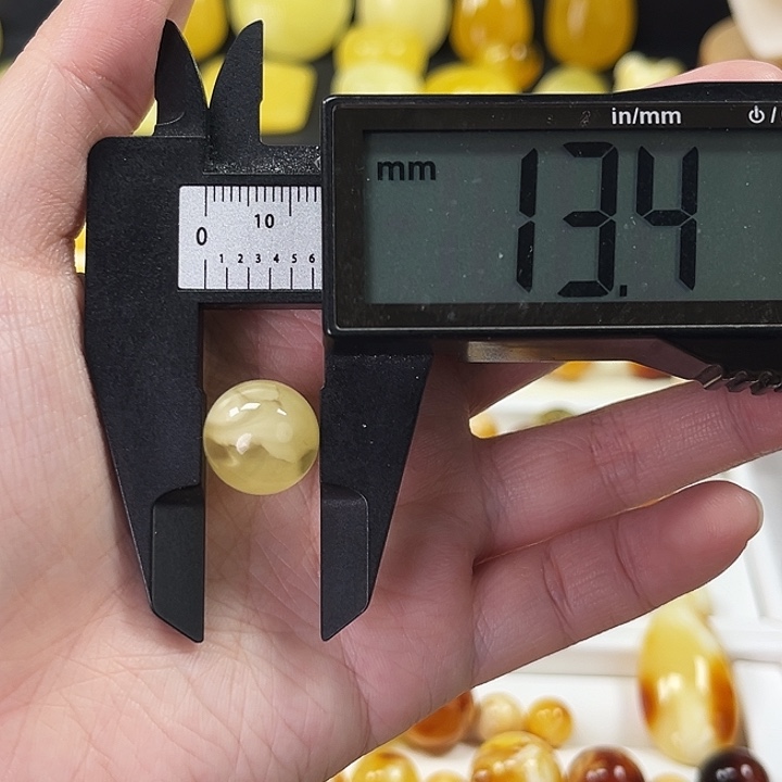 琥珀颈饰未镶嵌45