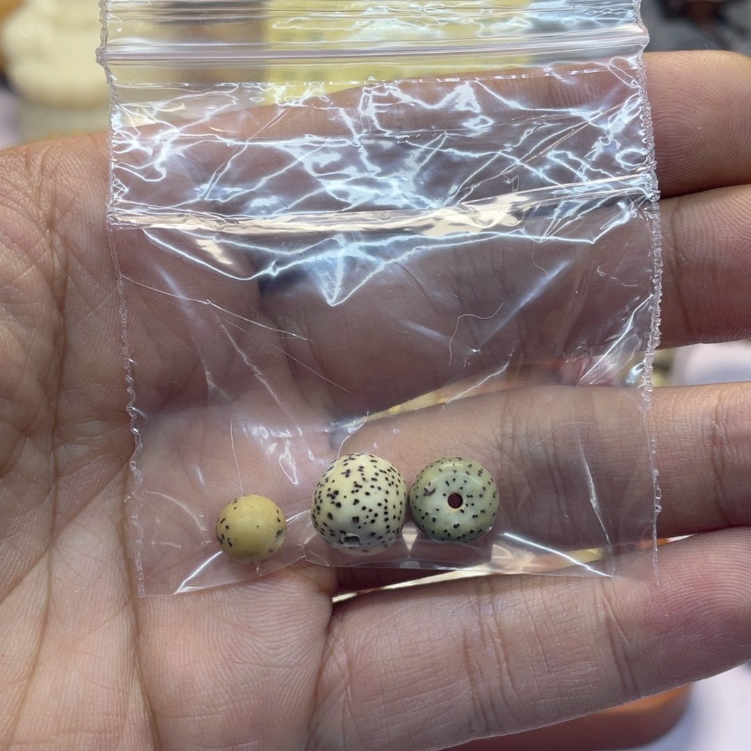 星月菩提手串毛****）散珠子三颗