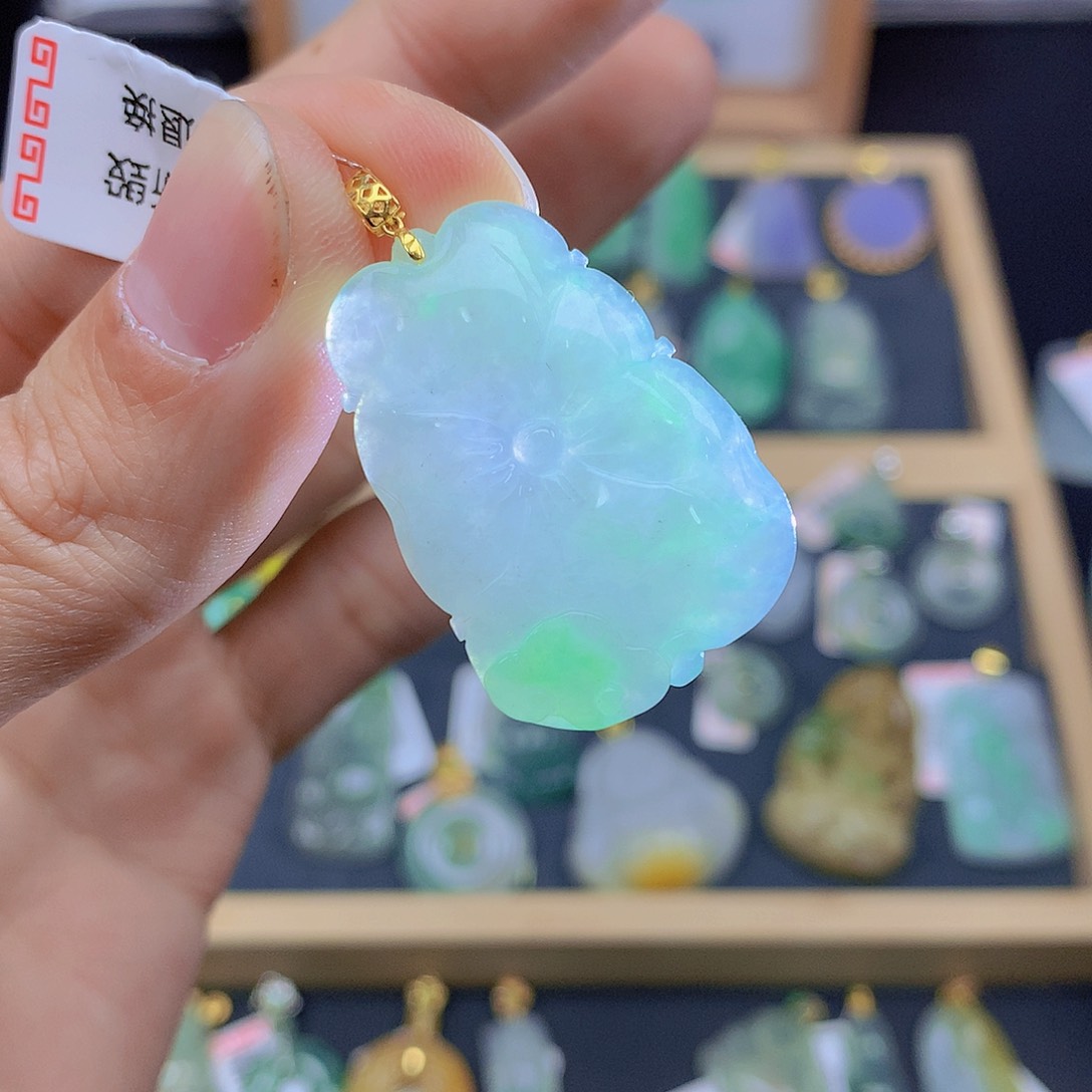 翡翠颈饰18K金镶嵌翡翠