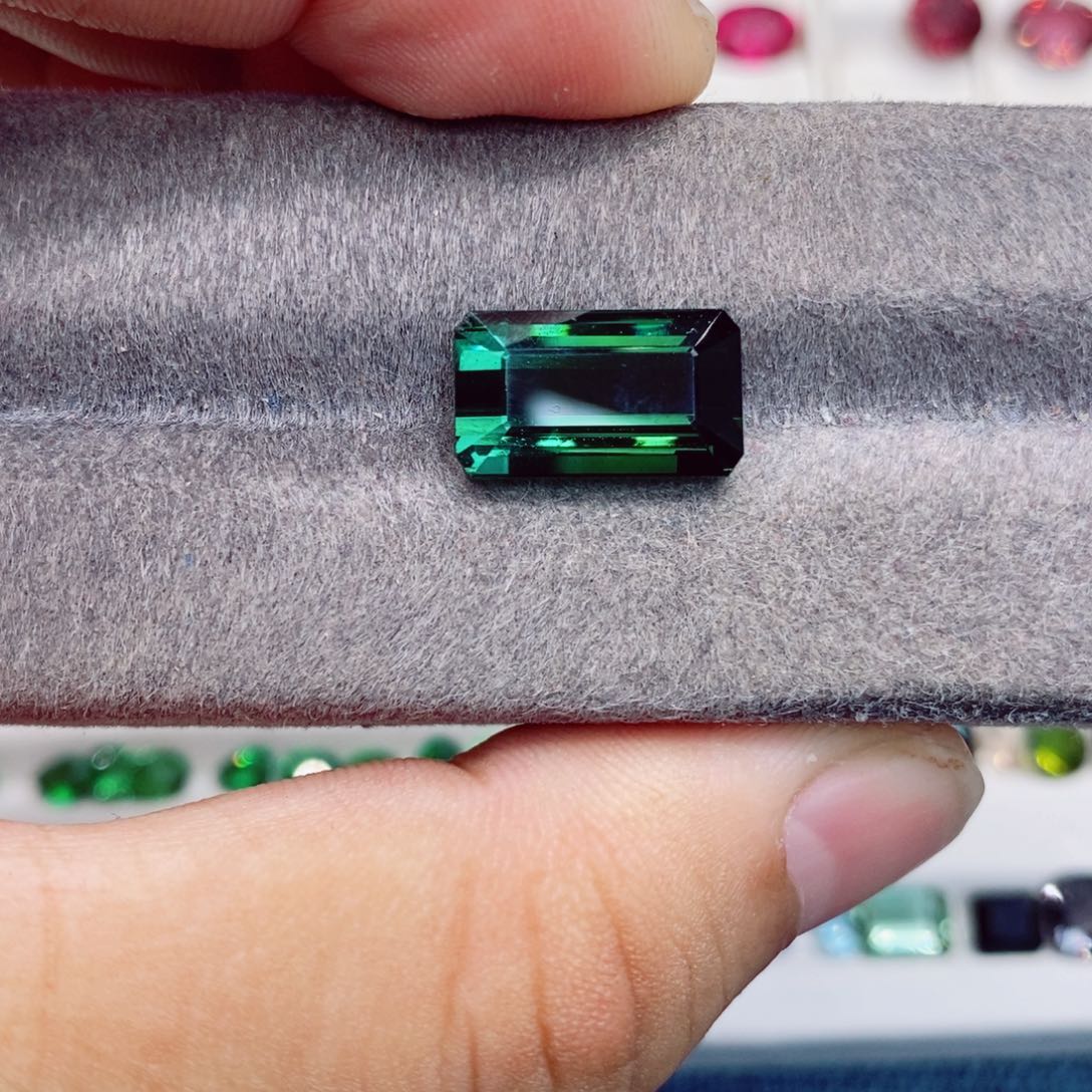 碧玺裸石未镶嵌碧玺7.96克拉