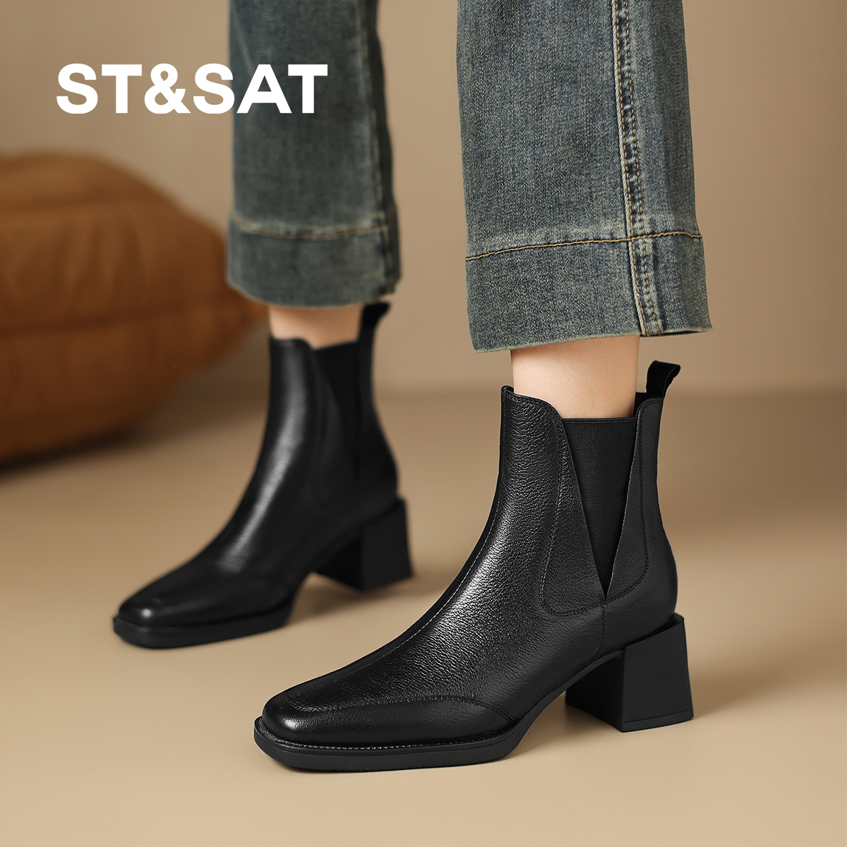 星期六2025今年流行靴子赫本风格鞋子秋冬新款女方头粗跟百搭短靴