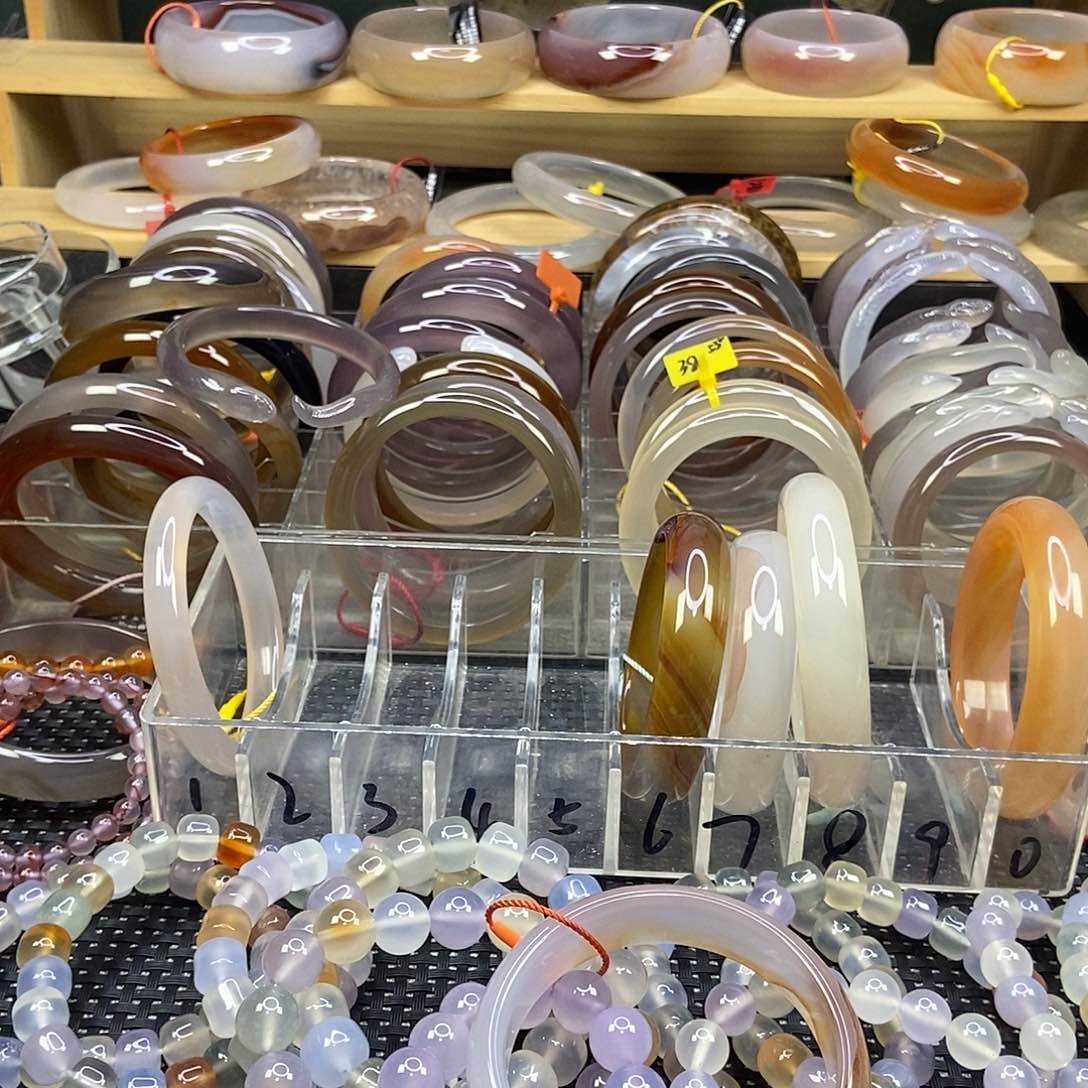 小***子玛瑙/玉髓手镯合金