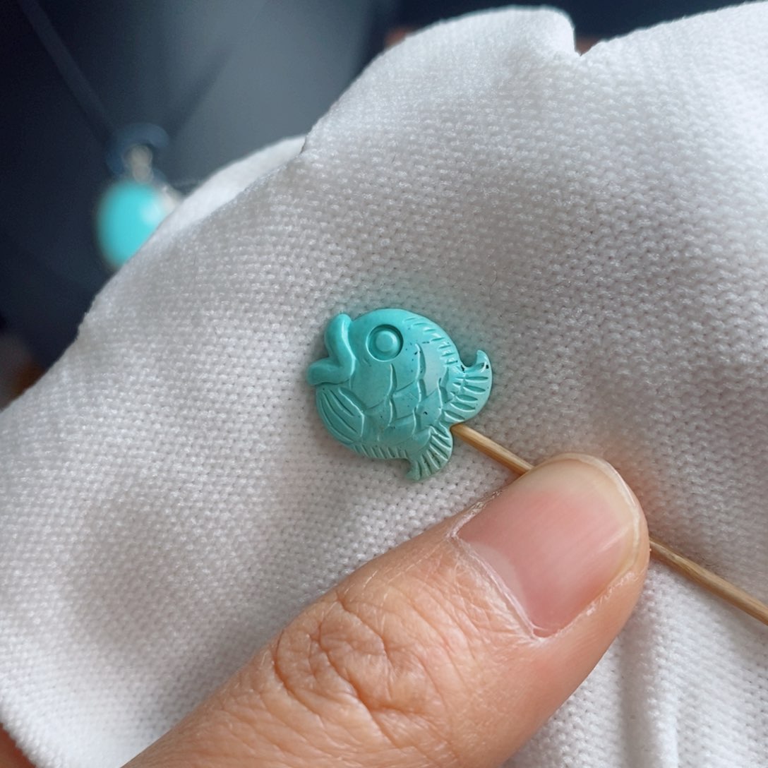 绿松石未镶嵌颈饰