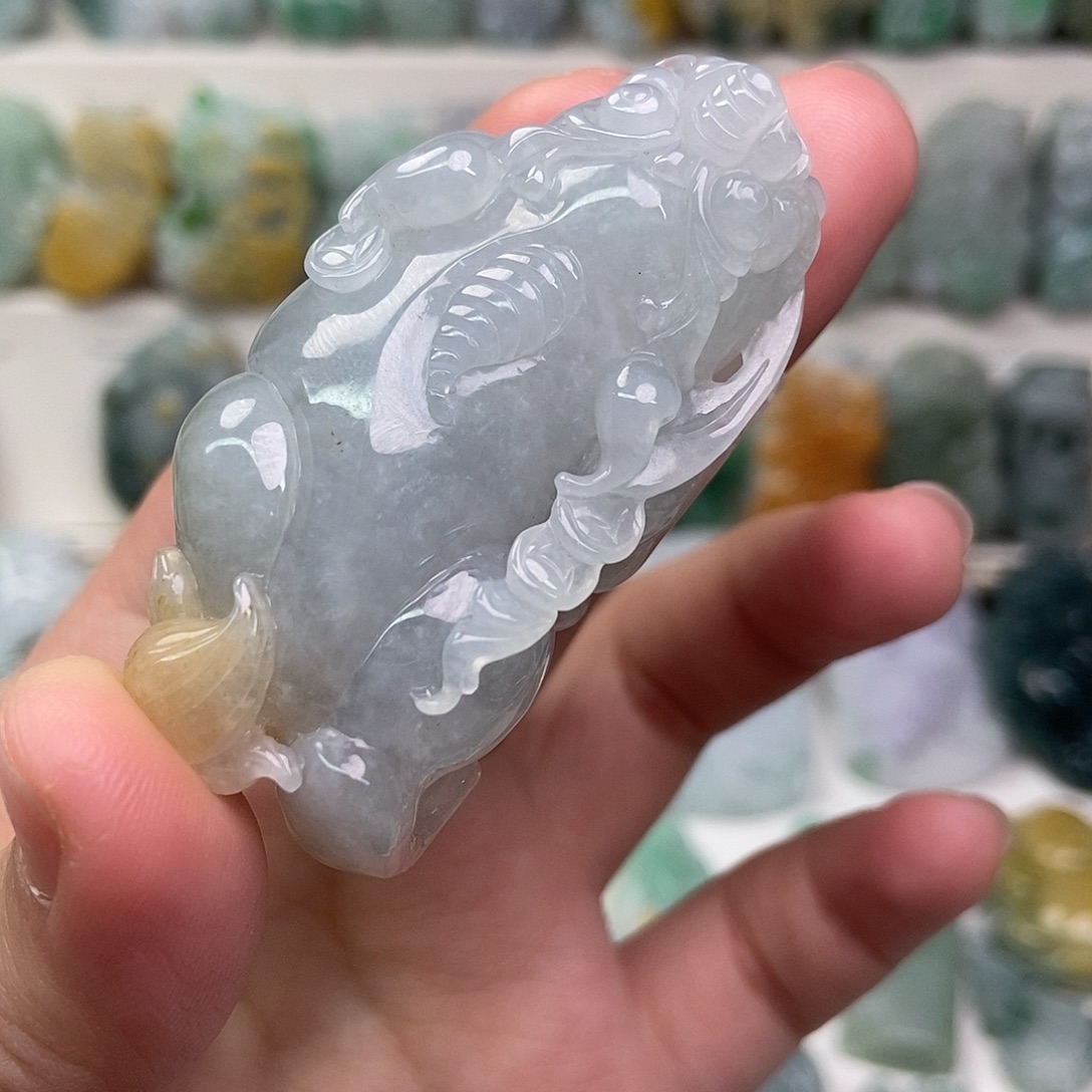 翡翠未镶嵌吊坠(赠链)