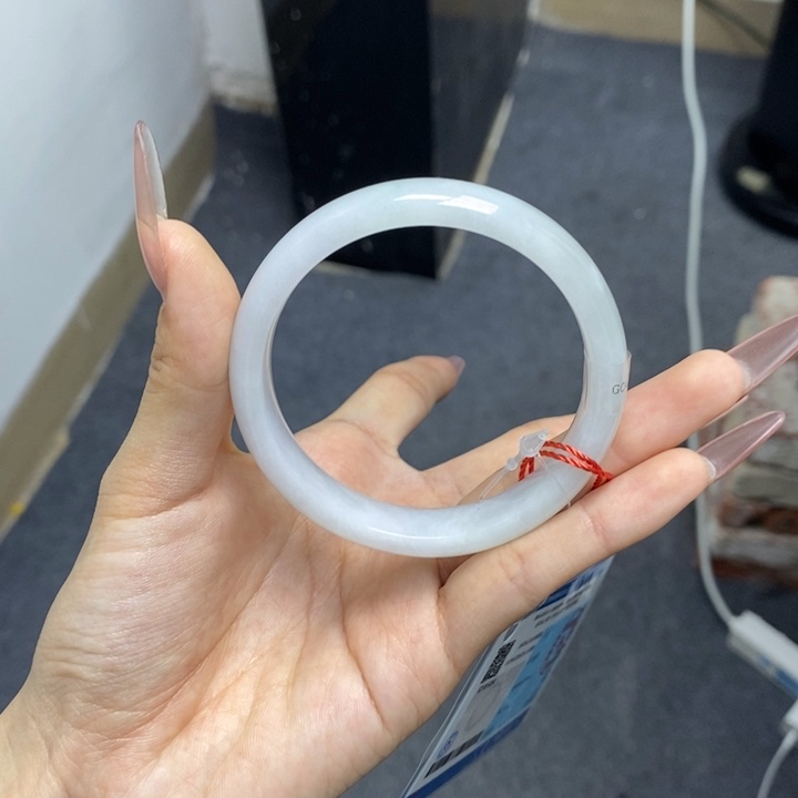 翡翠手镯未镶嵌55圈口