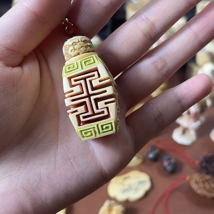 学***柜树脂制品精品雕刻工艺品