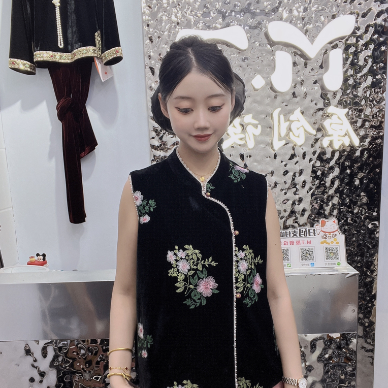 新中式国风粉花撇襟刺绣丝绒夹珠马甲女（衣长约58cm）