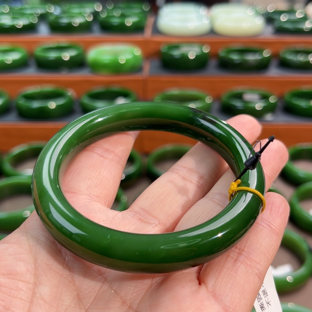 未镶嵌手镯和田玉（碧玉）