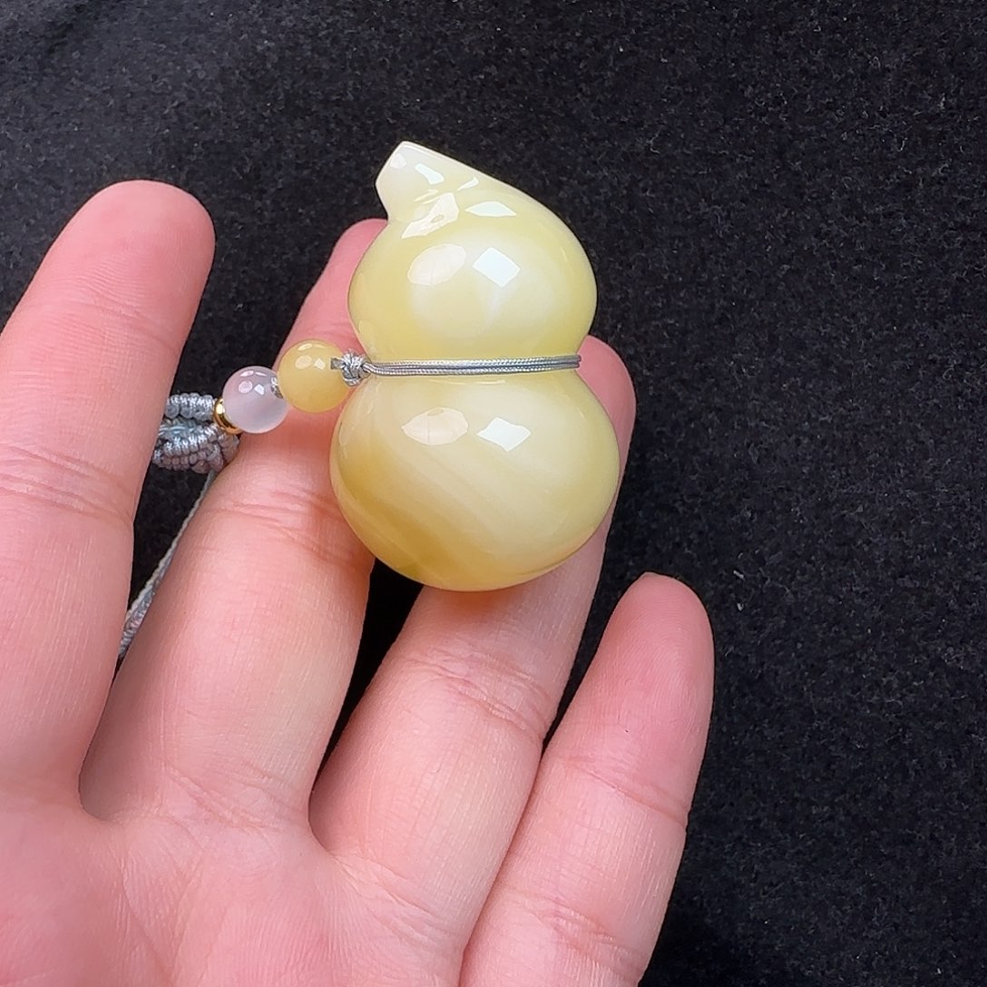 蜜蜡未镶嵌珠宝奇石