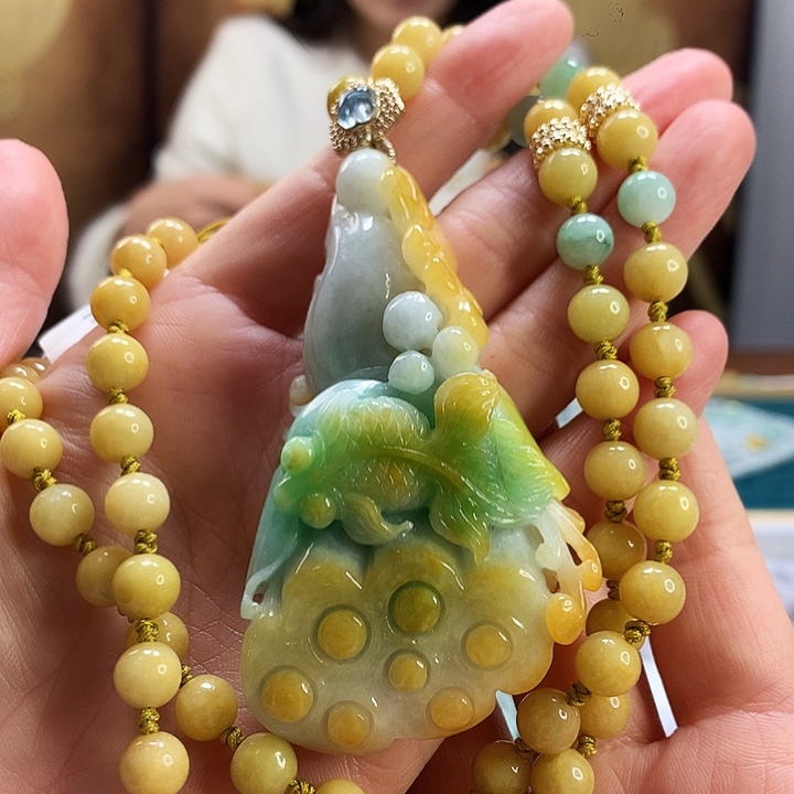 翡翠颈饰未镶嵌吊坠