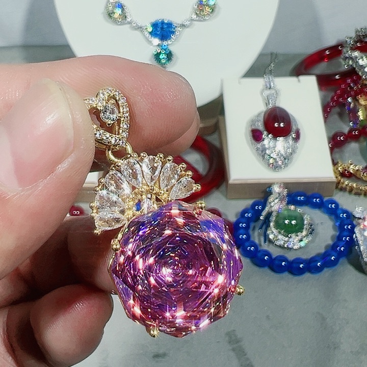 红宝石颈饰未镶嵌