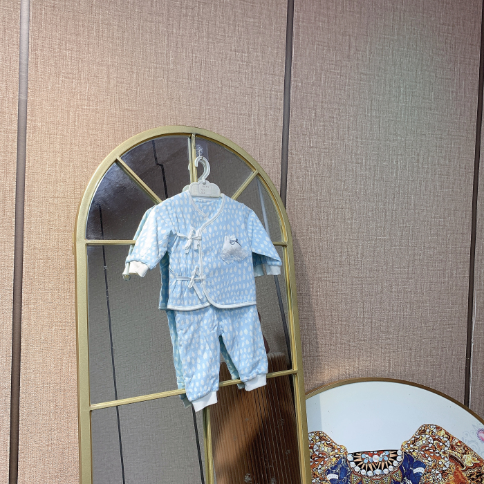 AV013    宝宝夹棉上衣裤子两件套