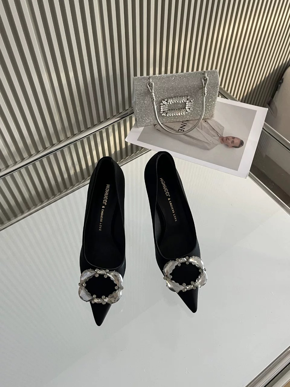 法式气质尖头单鞋女2025新款方扣水钻配裙子浅口高跟单鞋528-21