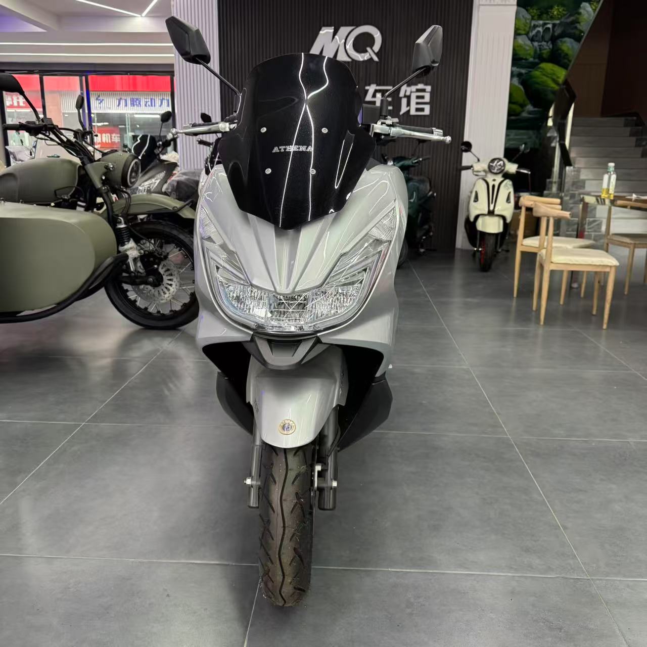 雅典娜战神150踏板，带abs，tcs，无钥匙启动