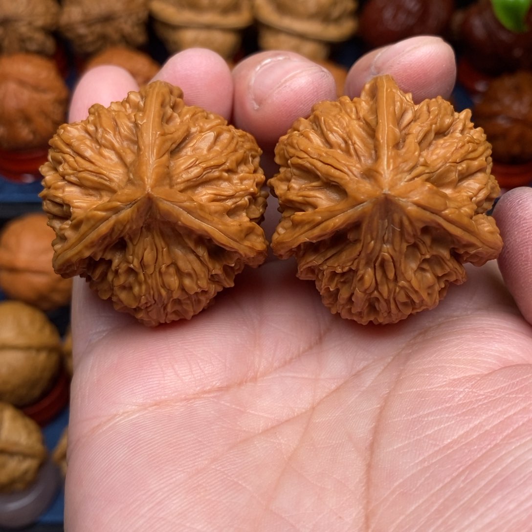 文玩核桃把件手捻正奔