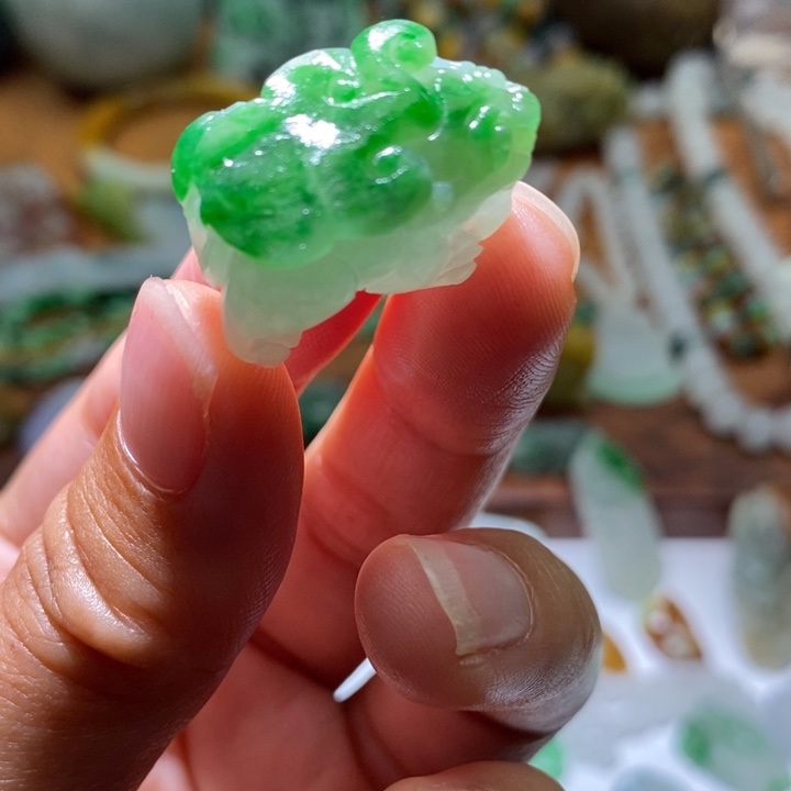 定制翡翠未镶嵌毛货