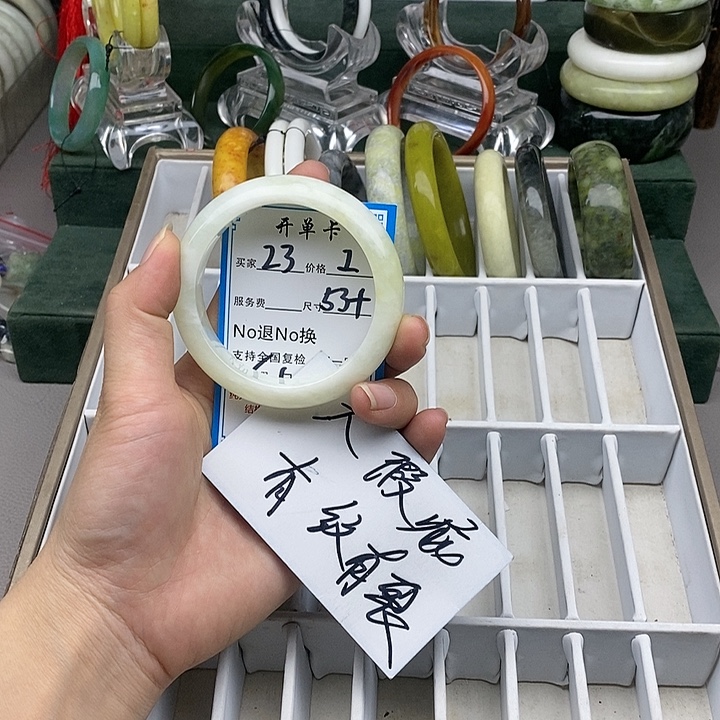 蛇纹石玉未镶嵌手镯