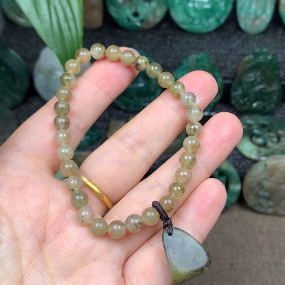 独山玉未镶嵌颈饰