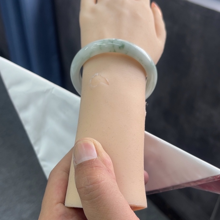 翡翠未镶嵌手镯未镶嵌翡翠