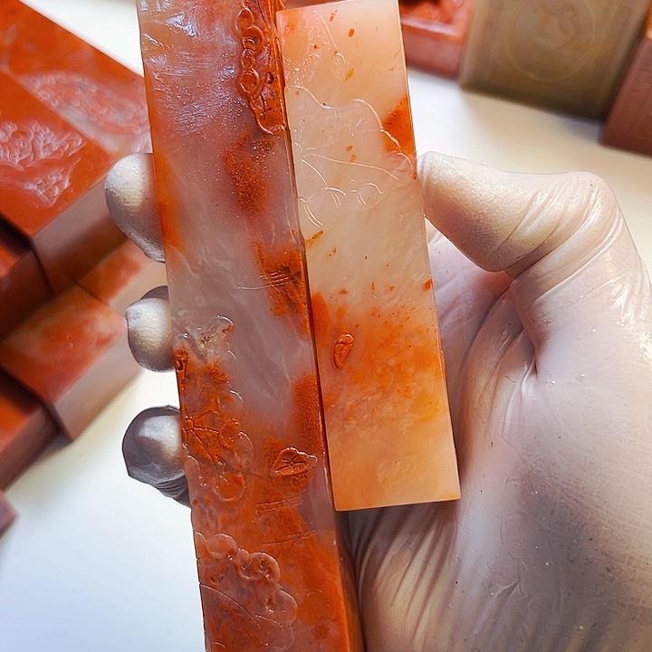 青田石印石哈*?晚上在