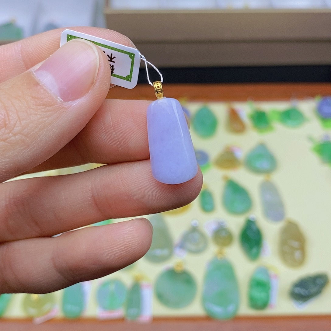 翡翠颈饰18K金镶嵌翡翠