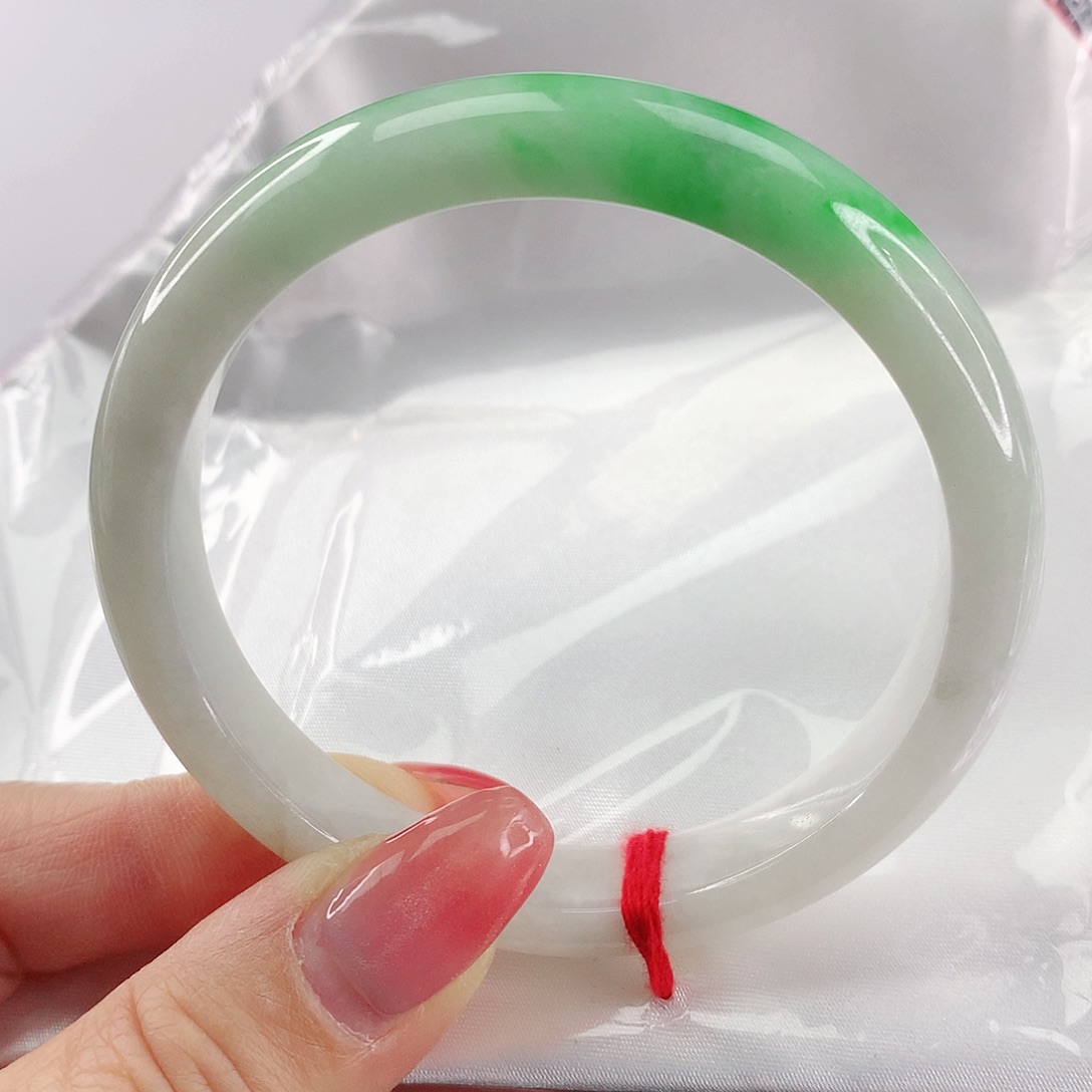 翡翠手镯未镶嵌翡翠353