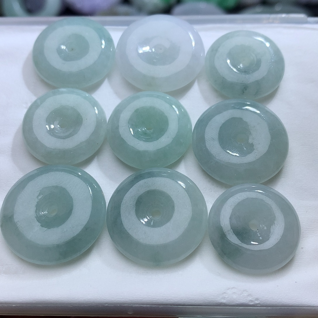 翡翠未镶嵌颈饰发1个