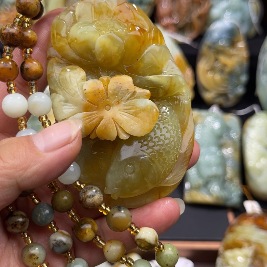 蛇纹石玉未镶嵌颈饰