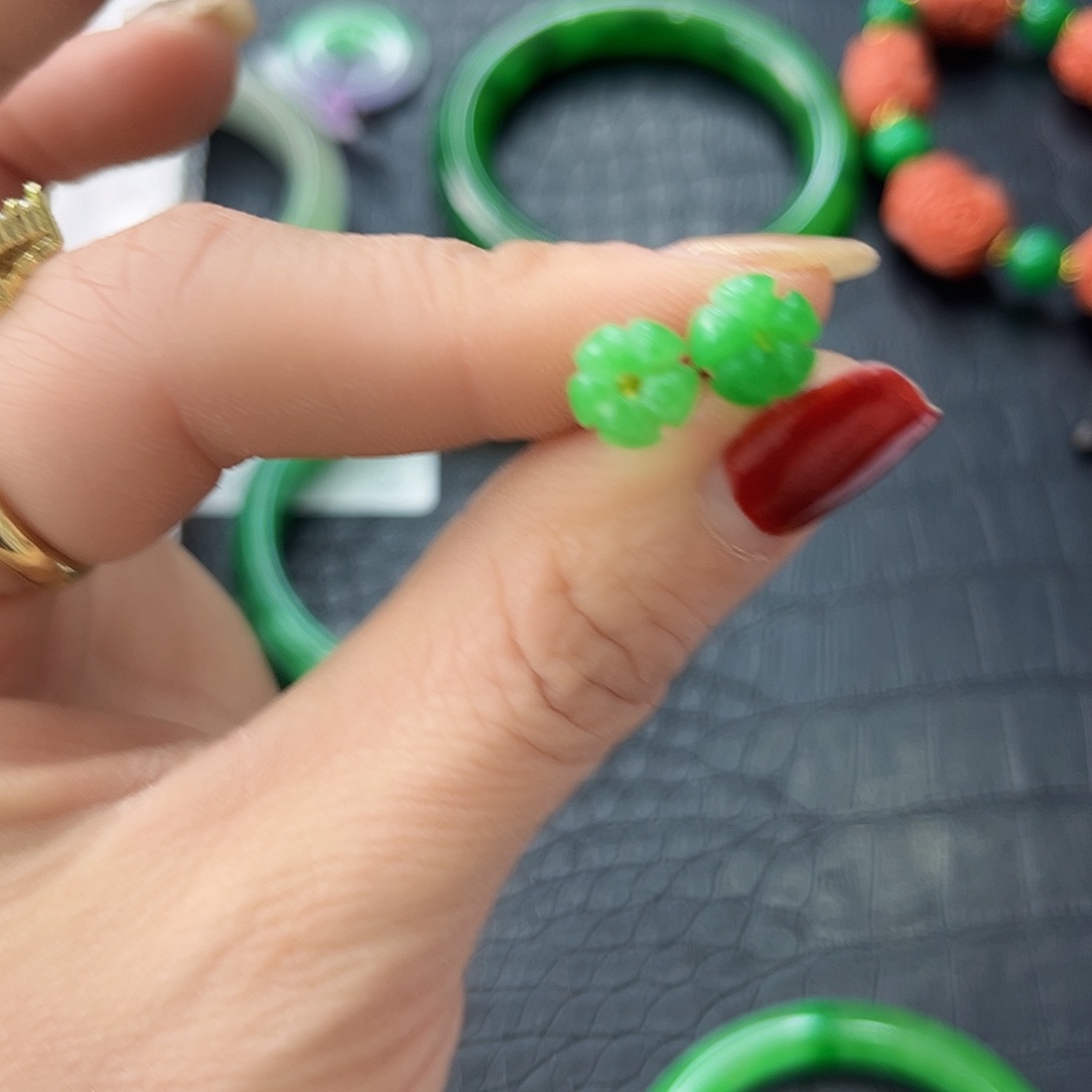 翡翠手镯未镶嵌多样性