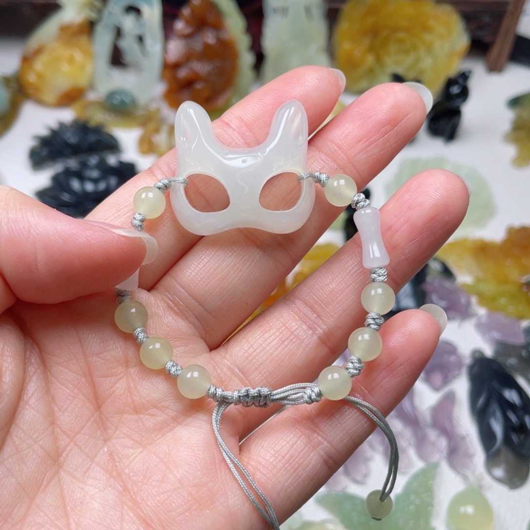 蛇纹石玉颈饰未镶嵌