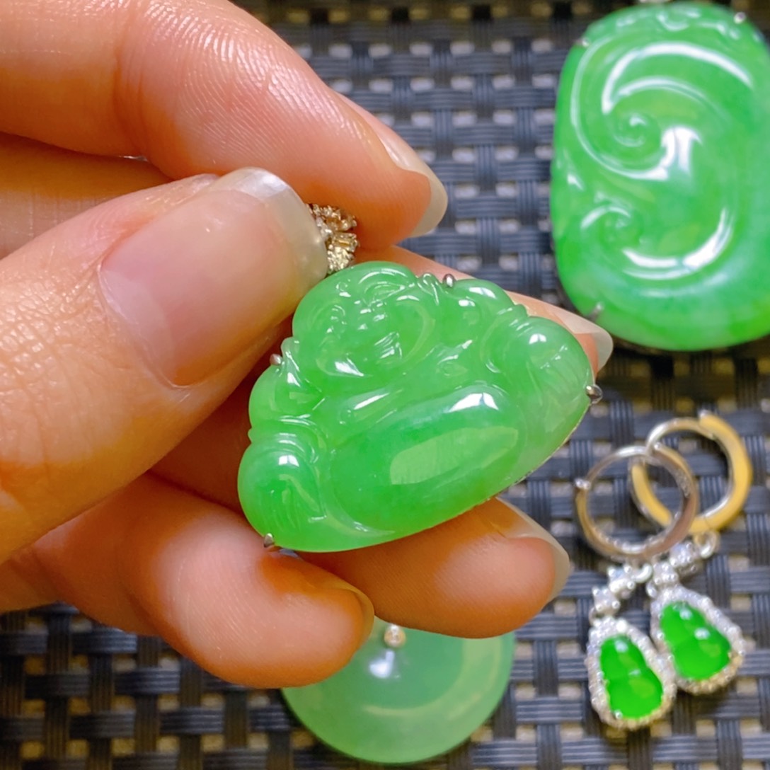 翡翠颈饰银S925镶嵌吊坠