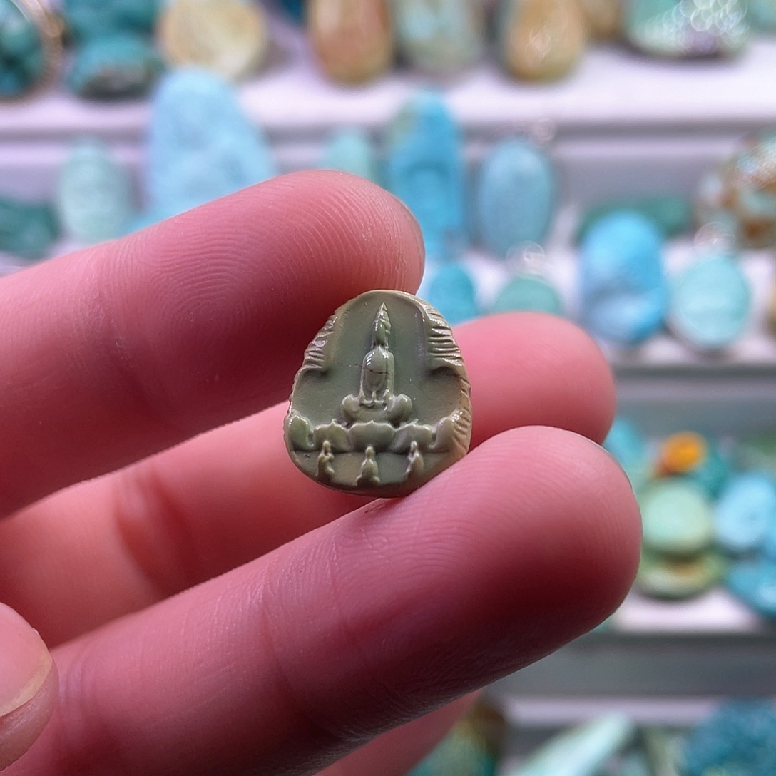 绿松石颈饰未镶嵌