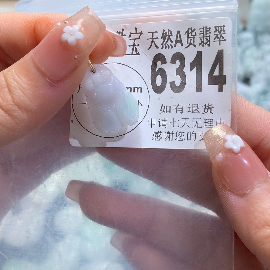 翡翠未镶嵌颈饰，