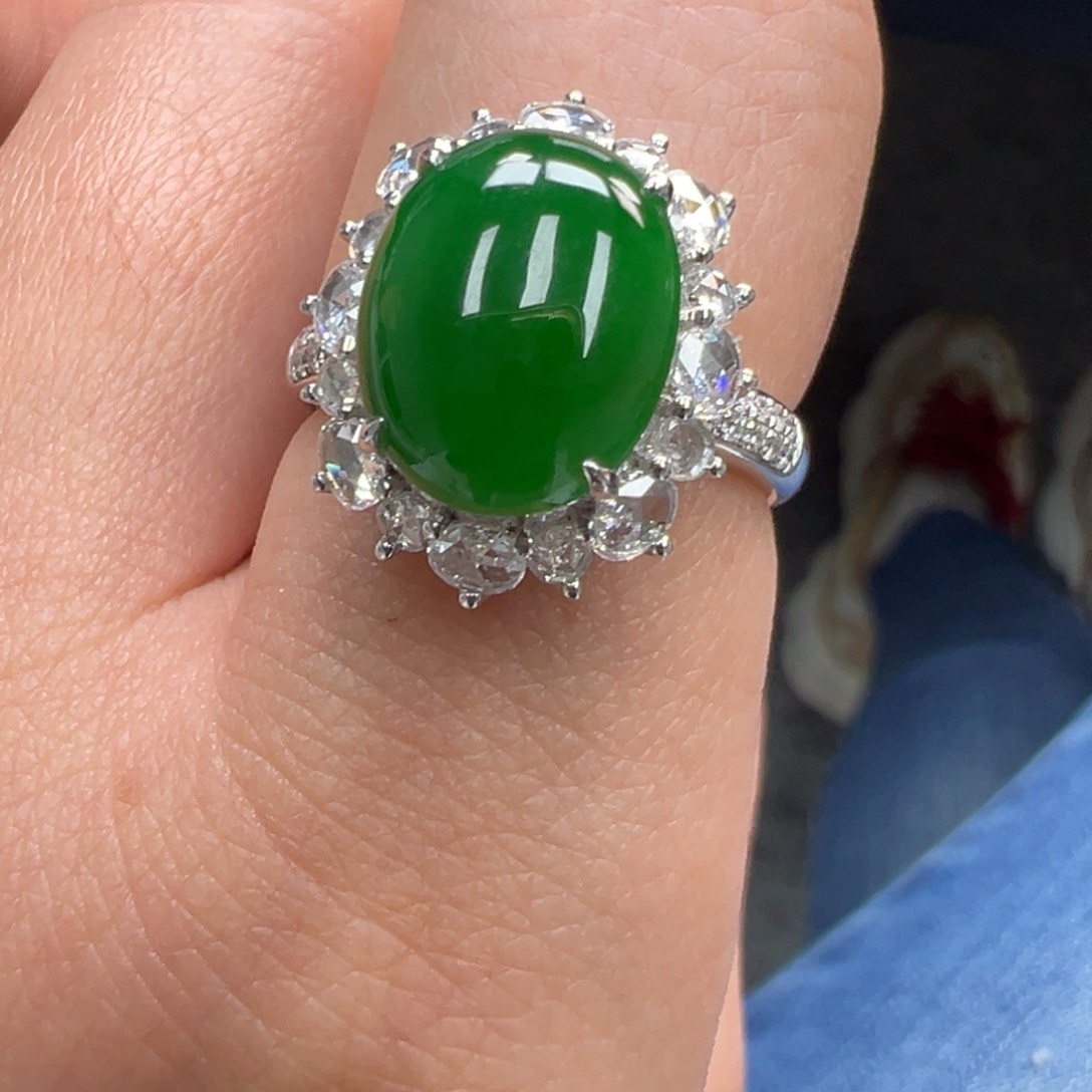 翡翠戒指18K金镶嵌翡翠戒指18K金镶嵌