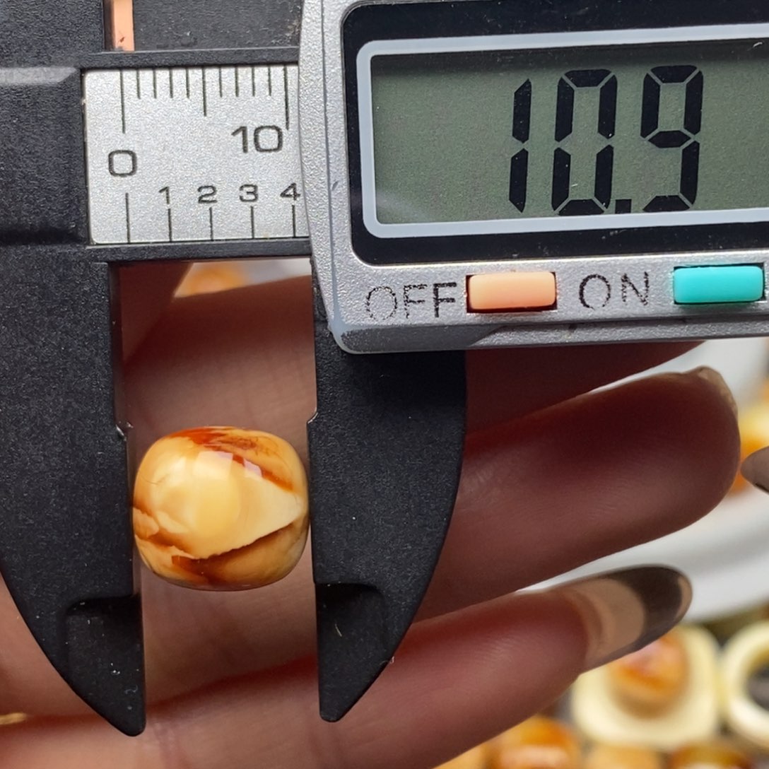 裸石琥珀未镶嵌老型