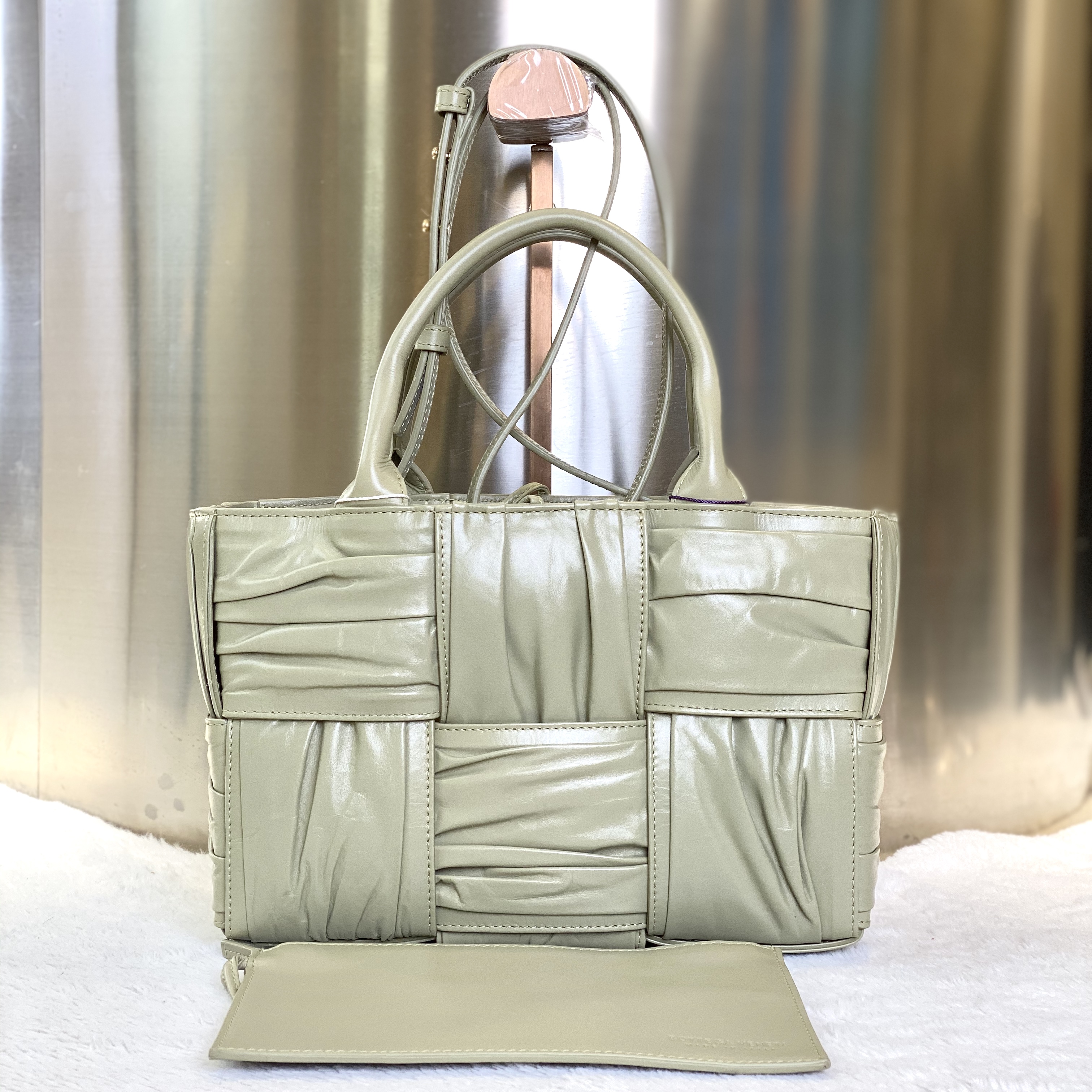 99新 BOTTEGA VENETA/葆蝶家 古有98新BV新款褶皱皮托特7074