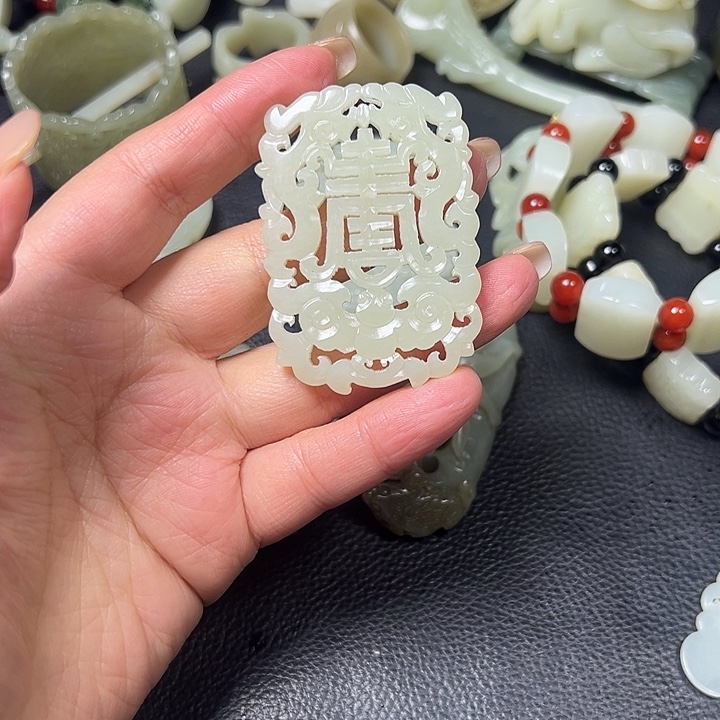 和田玉未镶嵌颈饰