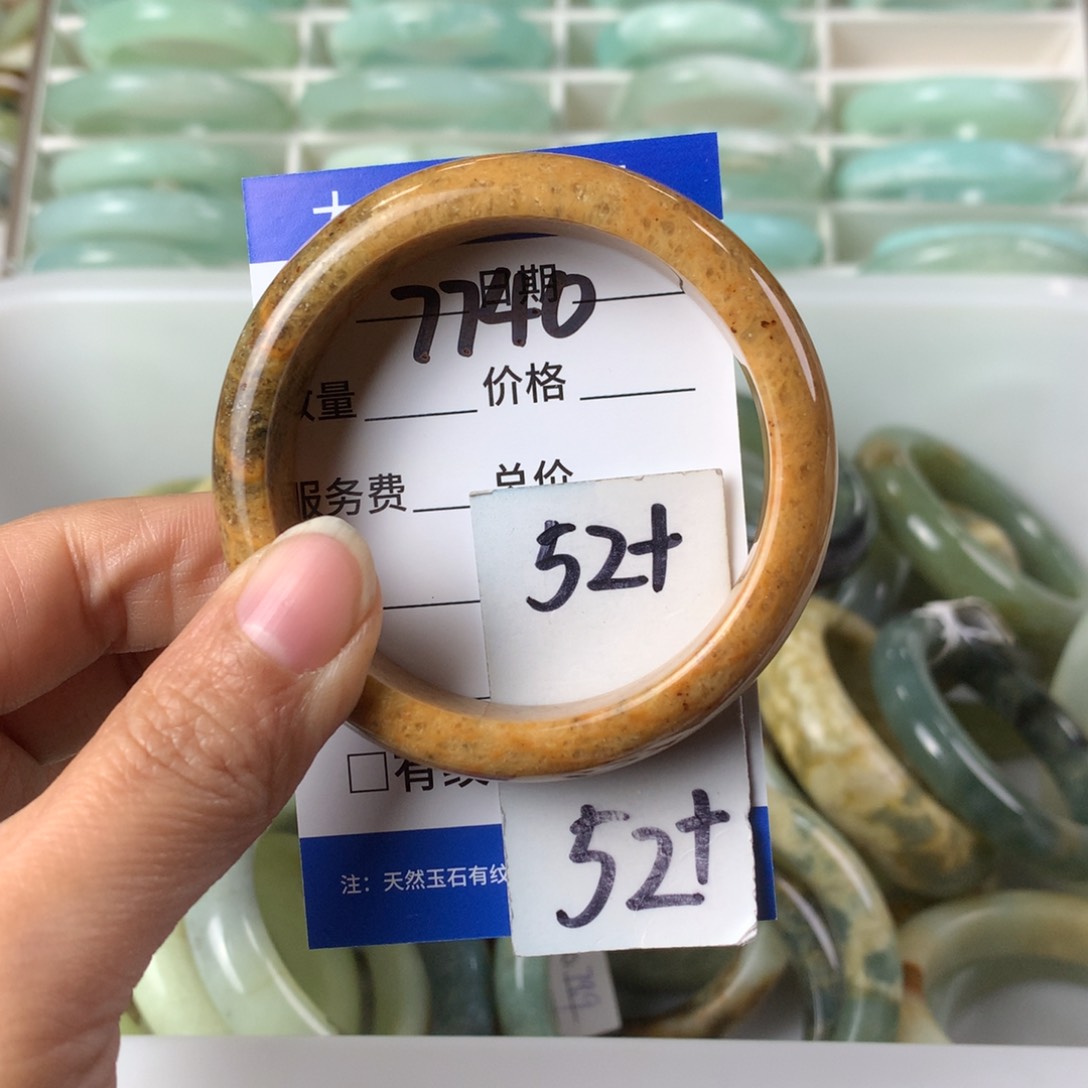 蛇纹石玉手镯未镶嵌7740