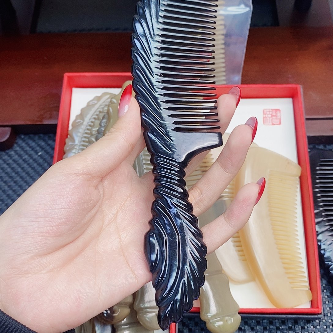 纯手工制作纯牛角梳子